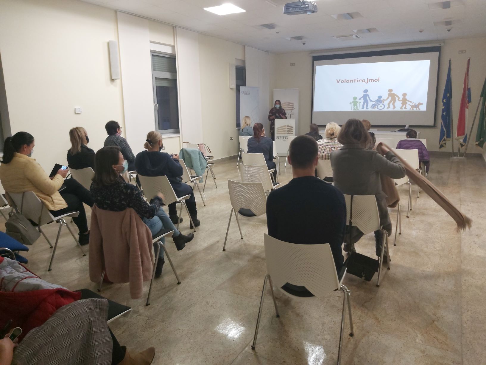 Dana 28.10.2020. naš dugogodišnji suradnik Udruga Oppidum održala u Hrvatskoj knjižnici i čitaonici Pleternica zadnju edukacije izobrazbe volontera u sklopu projekta “Volontiraj s Osmjehom 2”